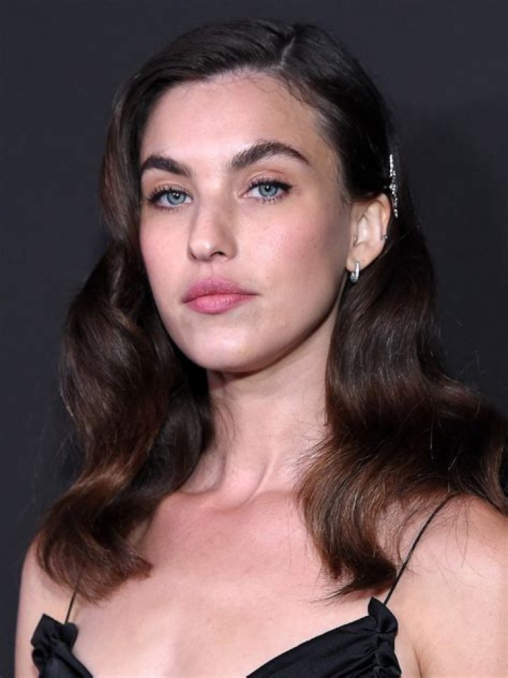 Rainey Qualley Biography - Facts, Childhood, Family Life & Achievements