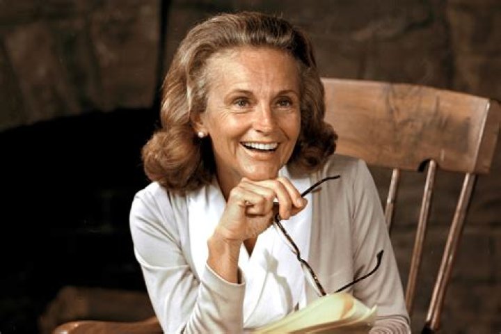 Ruth Graham Biography - Childhood, Life Achievements & Timeline