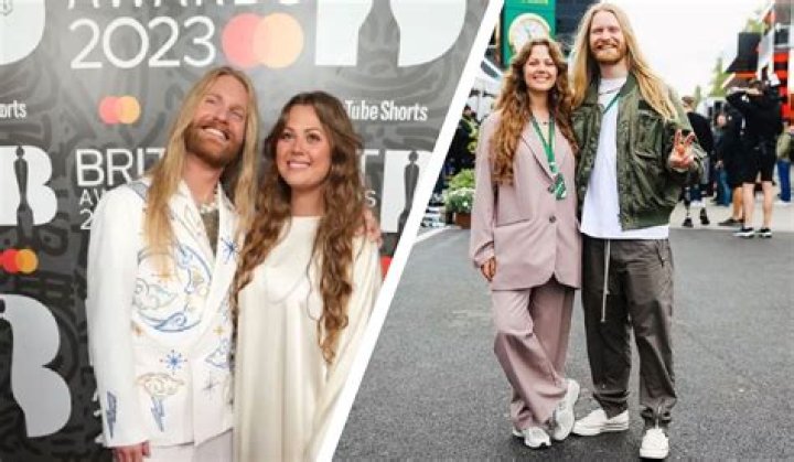 Who is his girlfriend Lois? Age, height, children