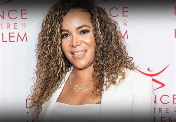 Sia (Singer) Wiki, Bio, Age, Height, Weight, Measurements, Net Worth, Husband, Real Name, Facts