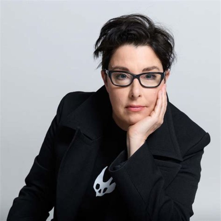 Sue Perkins Biography - Facts, Childhood, Family Life & Achievements