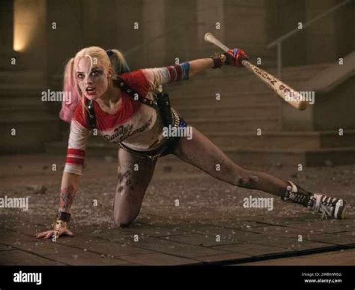 Harley Quinn Shows Off Her New Costume In The Suicide Squad Set Photo