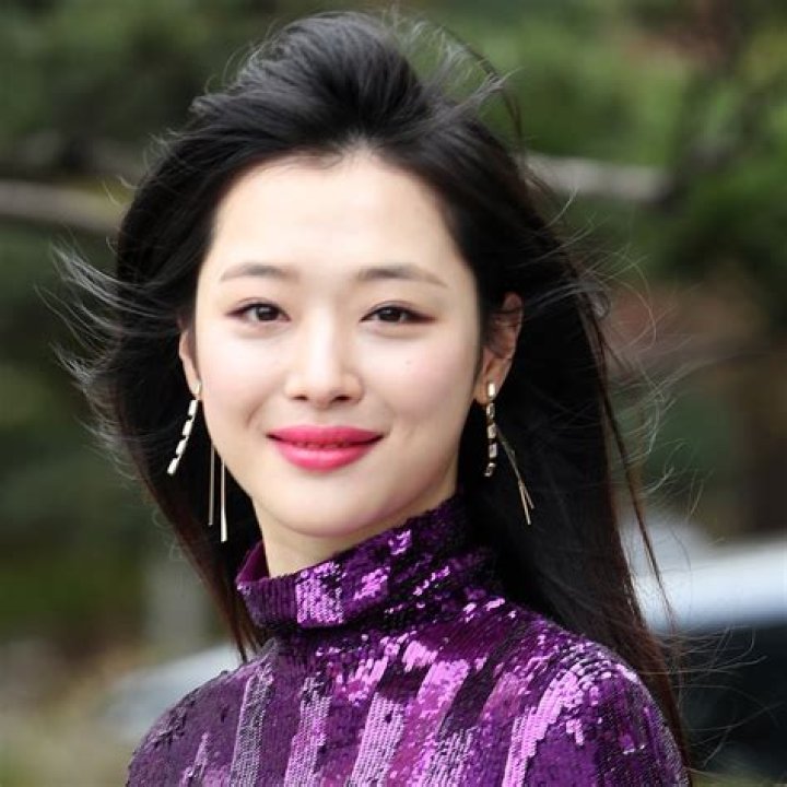 Sulli (Choi Jin-ri) Biography - Facts, Childhood, Family Life, Achievements, Death