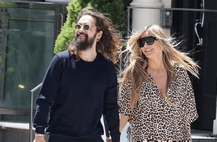 Supermodel Heidi Klum in a ‘predatory’ total bow, walked with her husband in New York