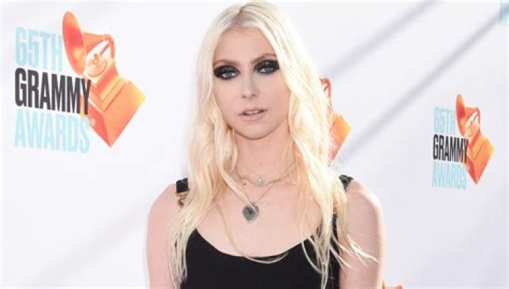 Taylor Momsen Biography - Facts, Childhood, Family Life & Achievements