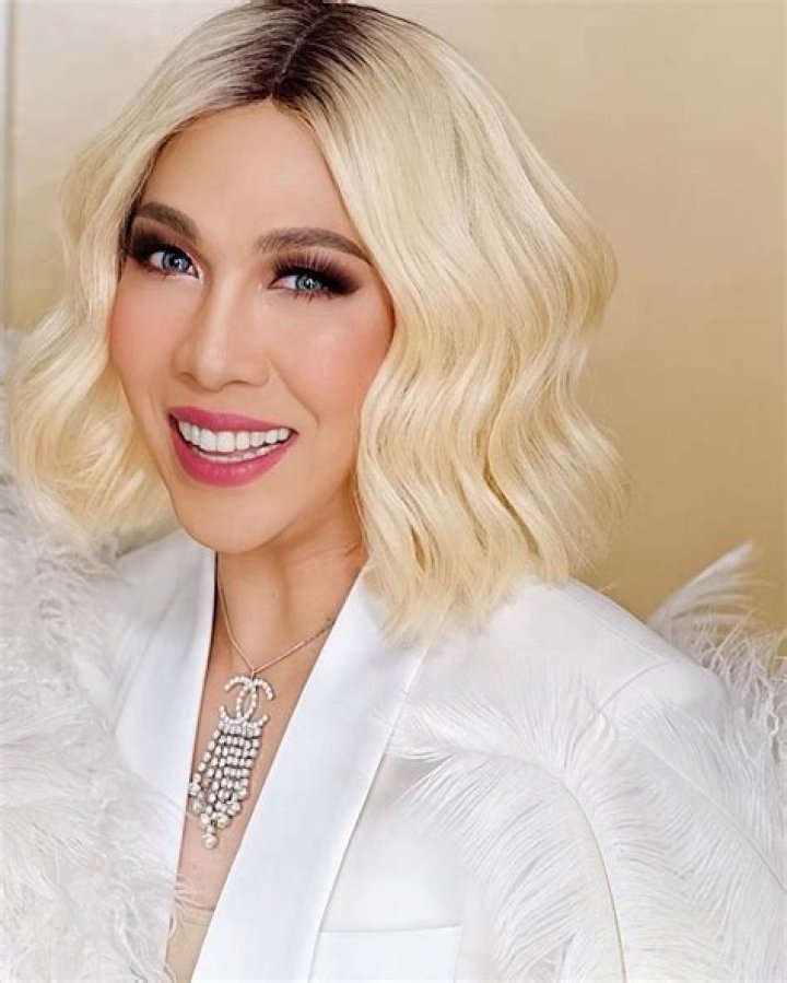 Vice Ganda Biography - Facts, Childhood, Family Life & Achievements of Filipino Actor & Comedian