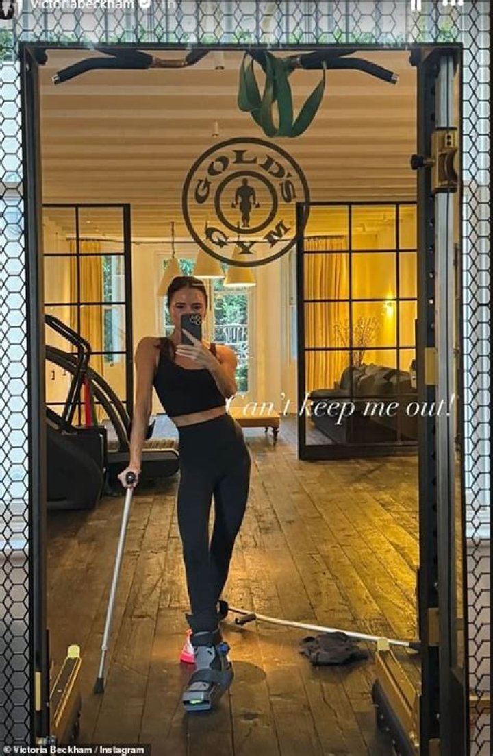 Victoria Beckham in Workout Gear Shares Gym Selfie With Broken Foot: "Can't Keep Me Out"