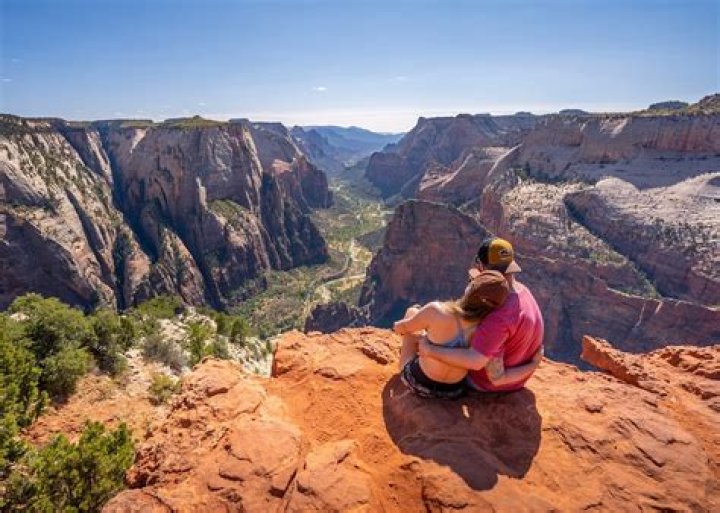 What is the Difference Between Zion National Park and Sedona