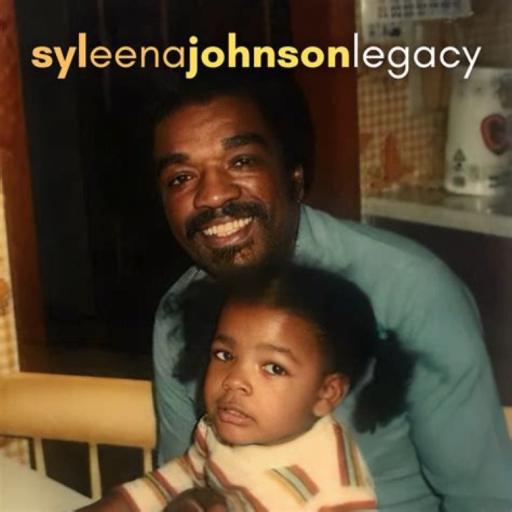 What sorority is Syleena Johnson in? Are Syleena Johnson and Ochocinco related? What is Syleena Johnson known for? Who is Syleena Johnson father?