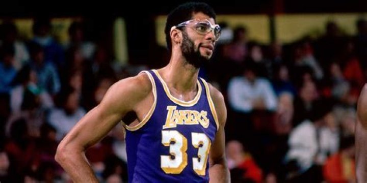 Where is Abdul-Jabbar now? Did Kareem Abdul Jabbar grow up poor? How many 3s did Kareem Abdul Jabbar? Why did Kareem wear goggles?