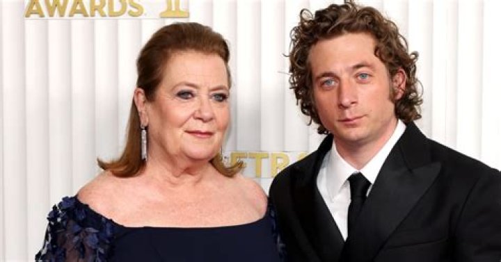 Who are Jeremy Allen White parents?