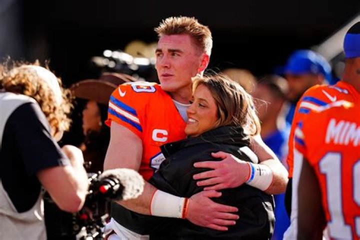 Who Is Izzy Smoke? Bo Nix Girlfriend or Wife – Meet His Child and Father