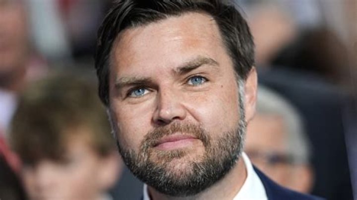 Why Is Gabriel Brown Wearing Makeup? Gabe Brown Eyeliner Photos