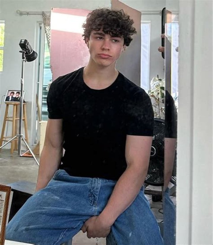 Zackary Arthur Archives - Celebrities: Wiki, Age, Height, Net Worth, Relationship