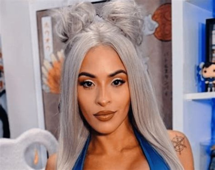 Zelina Vega Shows Off Rock-Hard Abs and Says “Back To Work”